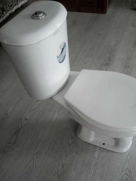 Продам Унитаз почти новый