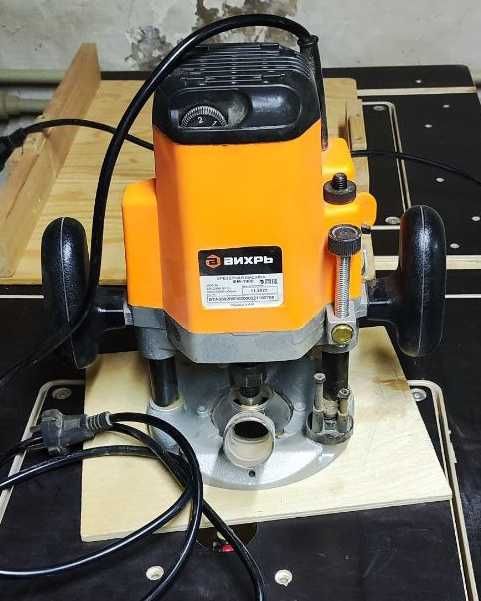 Разные электроинструменты (пила, рейсмус, фрезер)