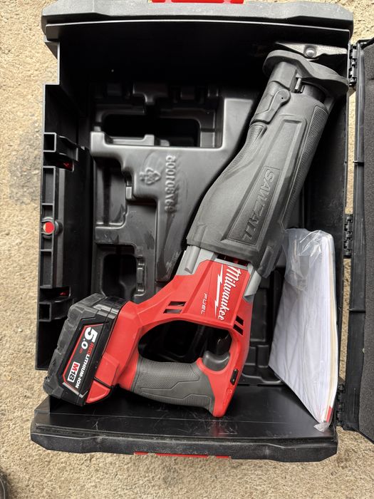 Fierastrau sabie Milwaukee turatie  m18 cu variator fsx stare  nou