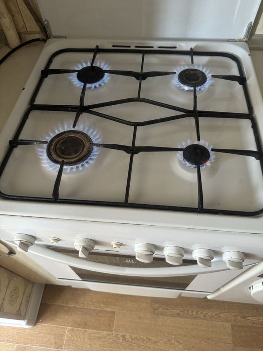 Газ плита Индезит и вытяшка Витек