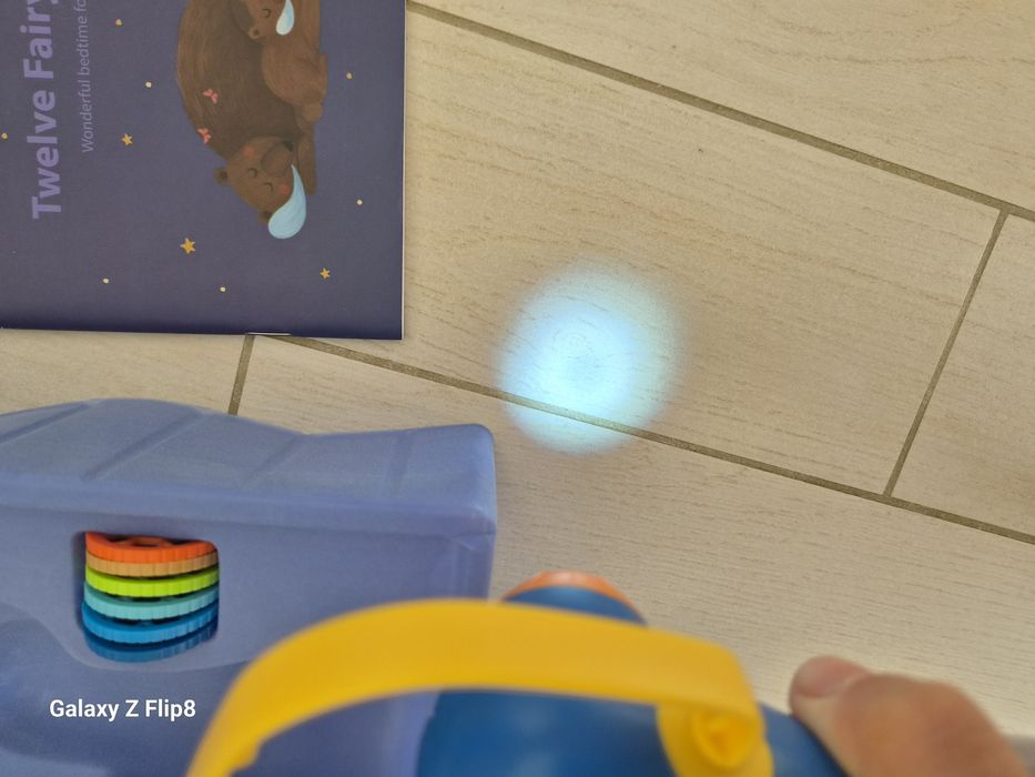 Proiector de copii cu 12 povesti cu lumina de noapte