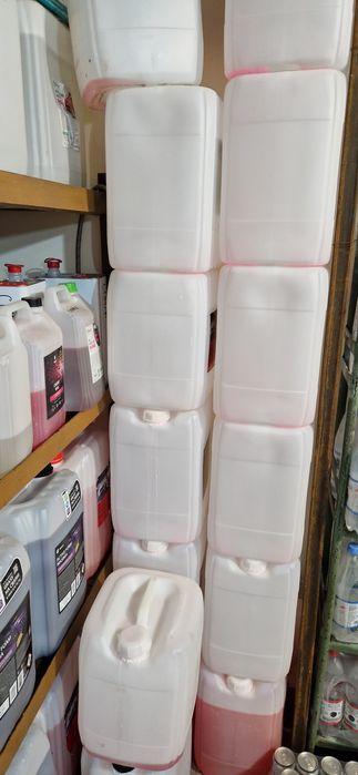 Канистры пласмасовые 20 л