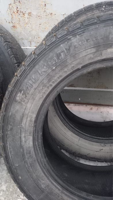 Продам шины липучка комплект