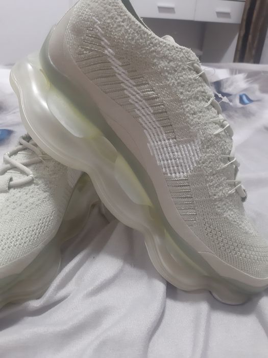 Adidas Nike   Noi