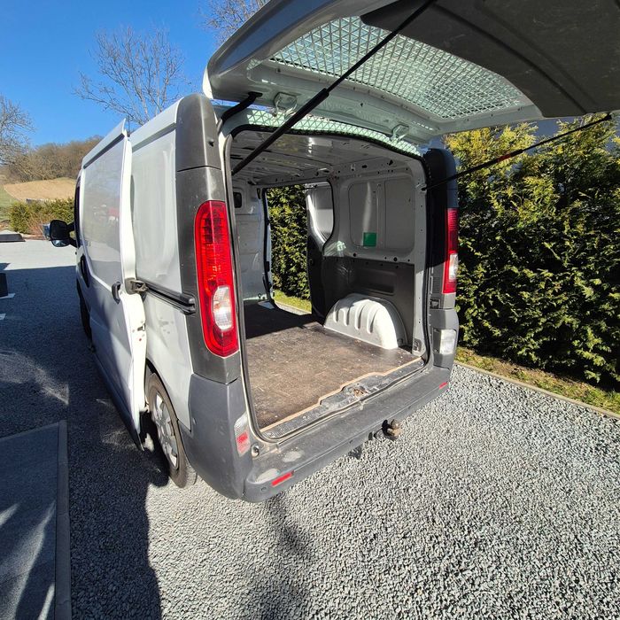 Renault trafic Euro 5 cu doua usi lateral