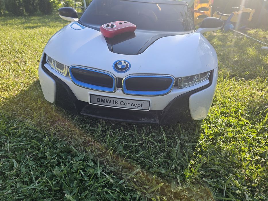 Детска акумулаторна кола BMW i8