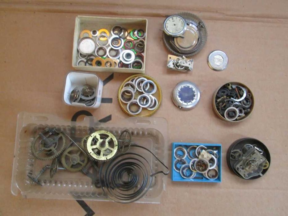 Лот за колекционери - часовници, части, литература