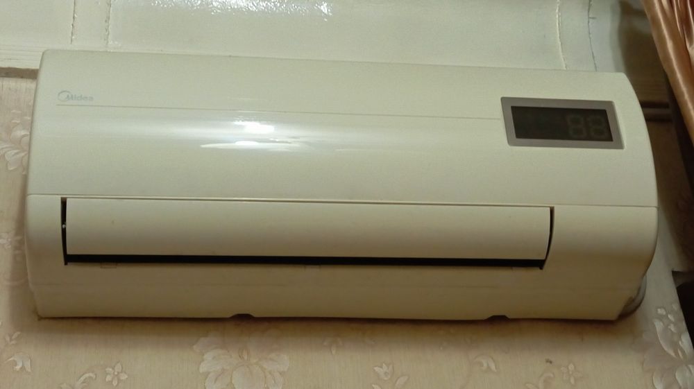 Кондиционер Midea 12 рабочий и Galans 12 рабочий по 150 уе каждый