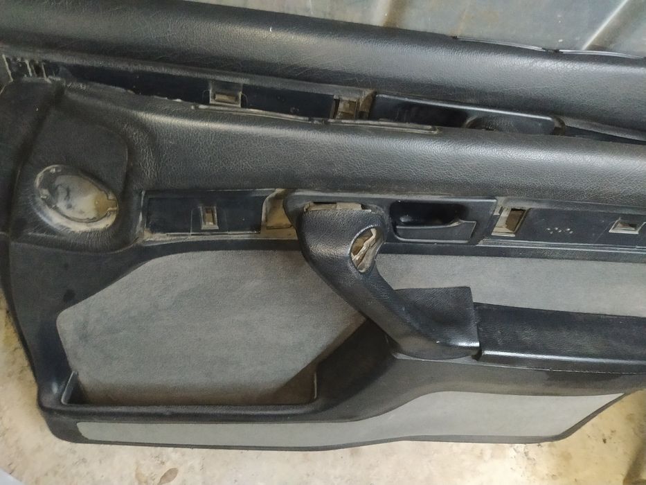 Запчасти на е32 обшивки