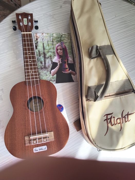 Продаю укулеле . Новая ,