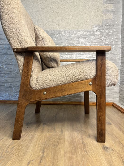 Пара кресел после реставрации