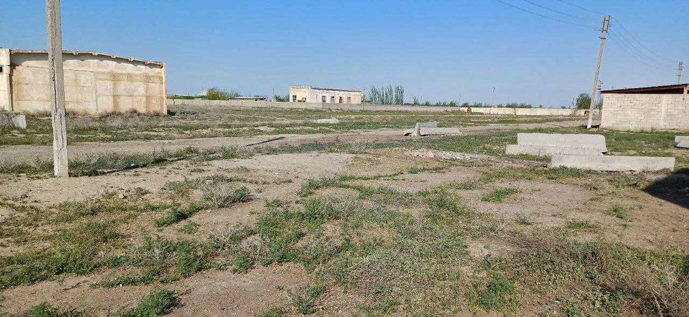 Noturar bino sotiladi