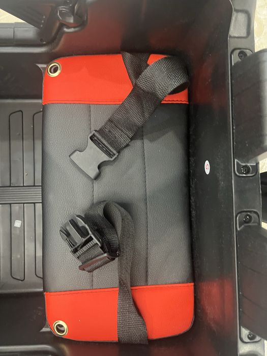 Продам машинку детскую