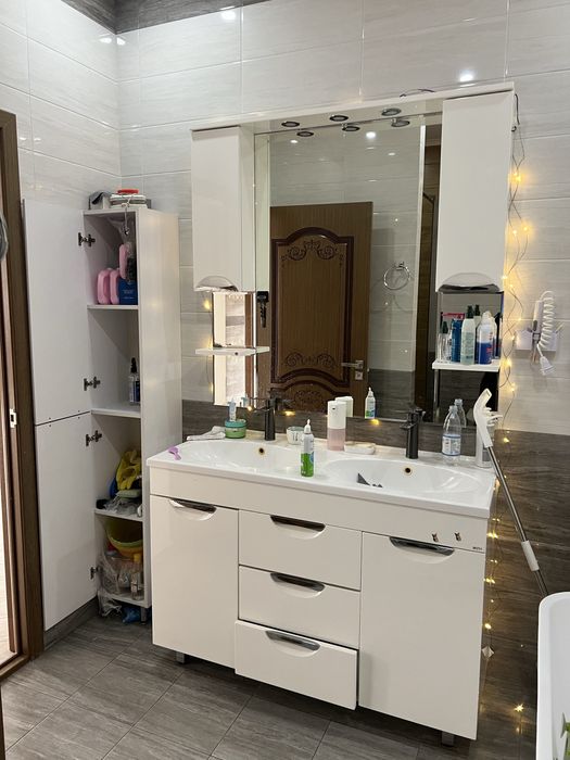 раковина с зеркалом