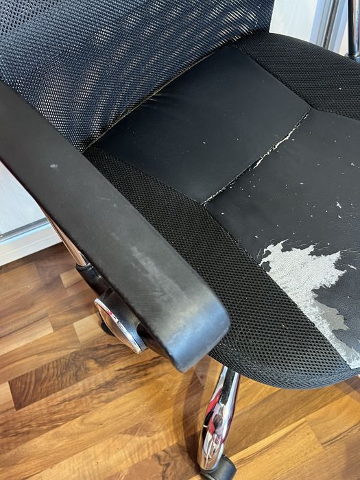 Scaun de birou cu spatar ergonomic