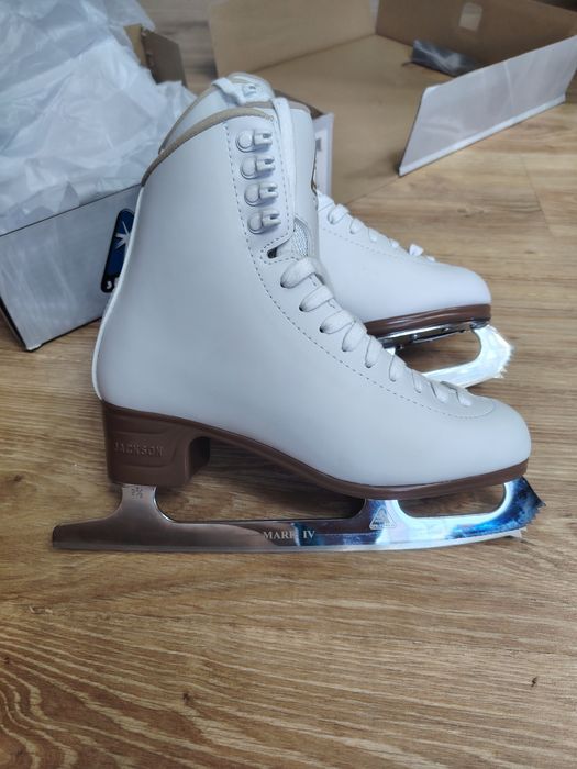 Фигурные коньки Jackson