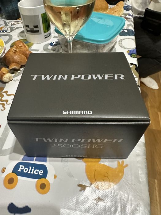 Mulineta shimano Twin power C3000MHG