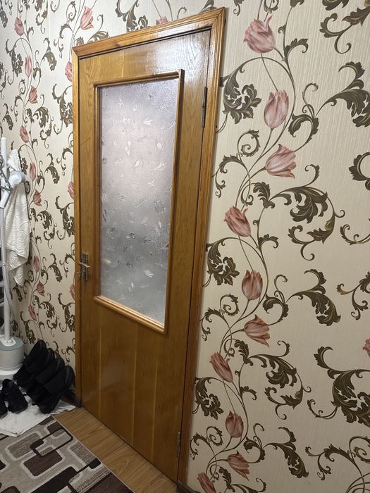 Эшик сотилади холати яхши снмаган ойнали эшик