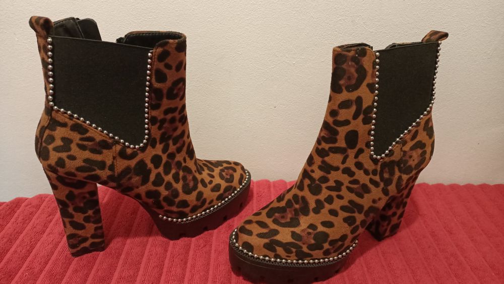 Vând ghetuțe superbe, 39