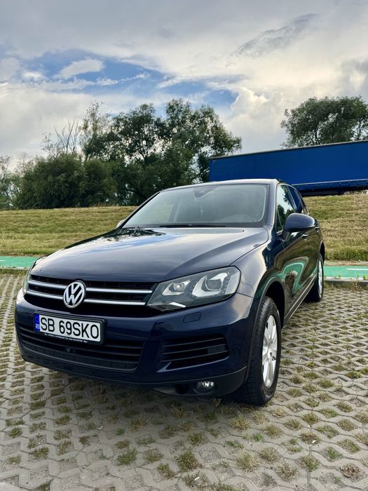 VOLKSWAGEN Touareg