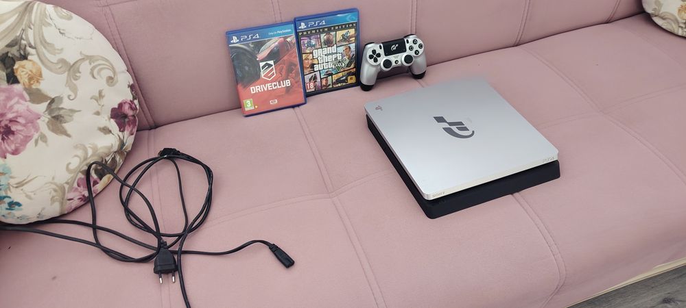 Vând PS 4 in stare buna