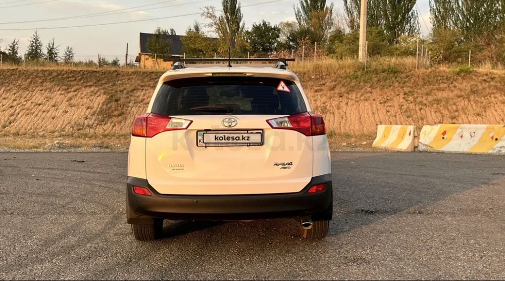 Toyota RAV4 2013год