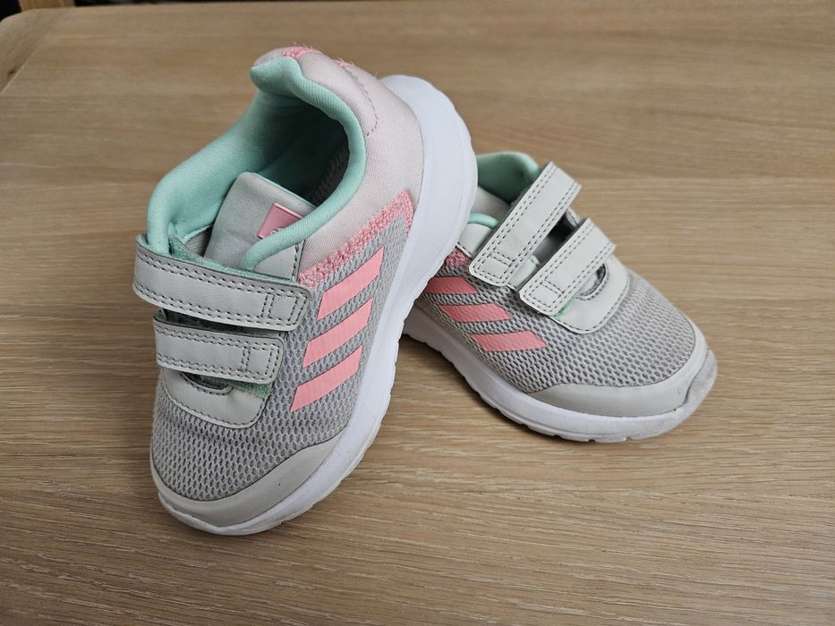 Incaltaminte sport Adidas fete marimea 25