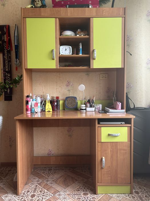 продам школьный стол