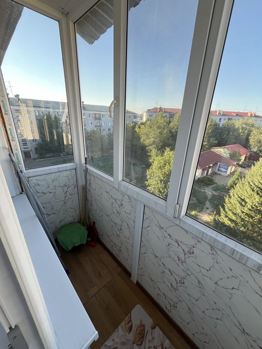 В продаже полуторка максима горького 82
