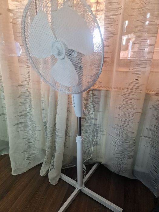 Ventilator nou 2 bc unul alb unul negru 50 ron 1 bc