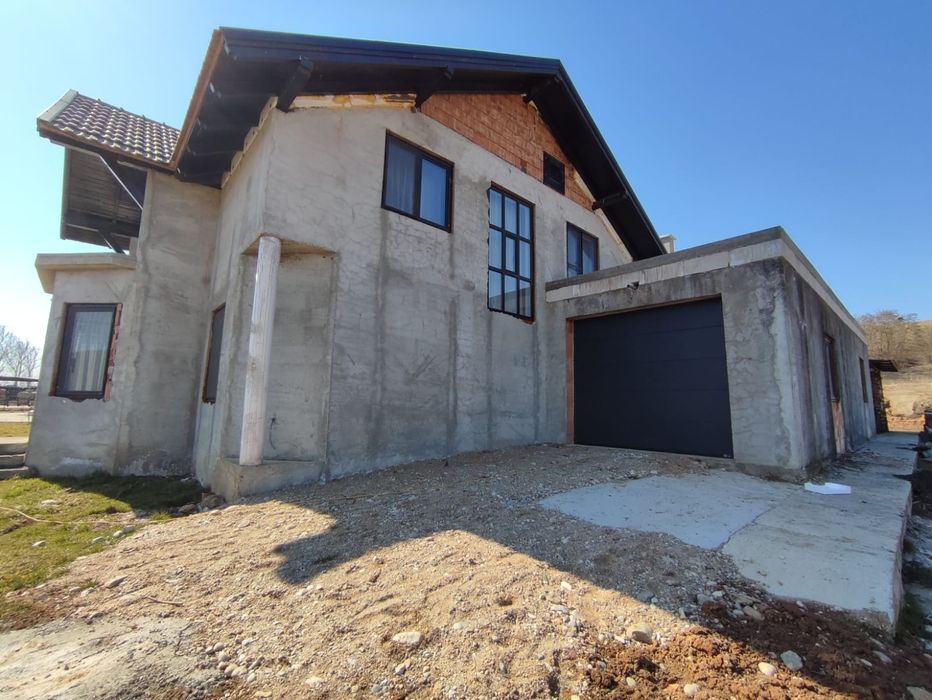 Usi de garaj gri mat