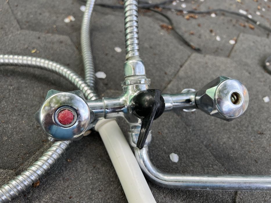 Продам кран сместитель