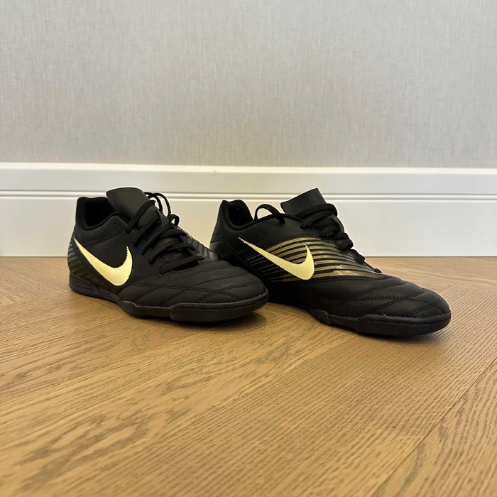 Кроссовки (бутсы) NIKE 43-44 размер