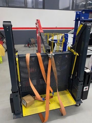 Lift auto pentru persoane cu handicap