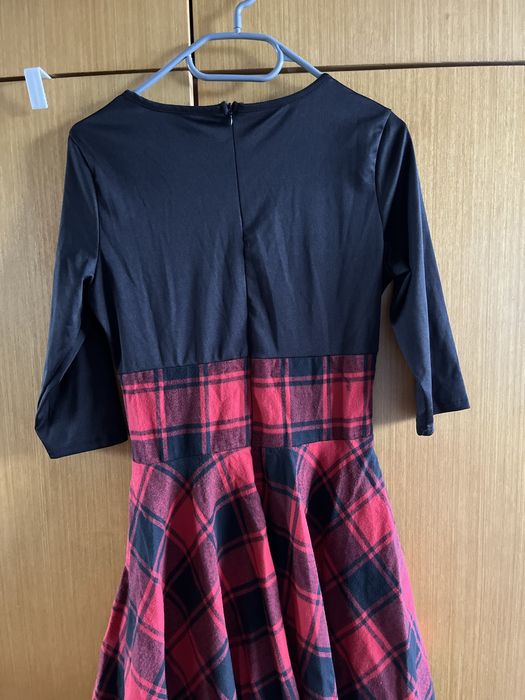 Рокля в черно и червено каре, размер S