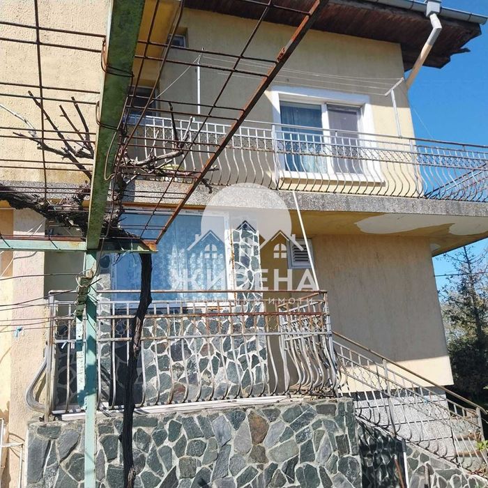 Продавам триетажна къща в с.Куманово, обл. Варна