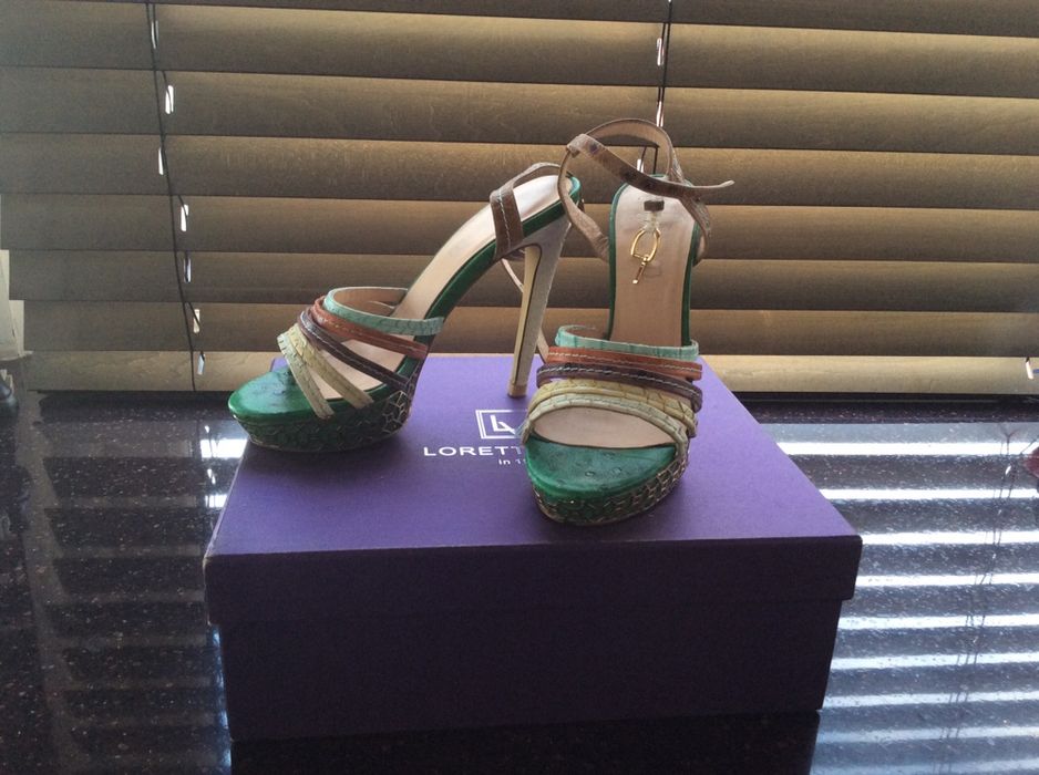 Продаю босоножки