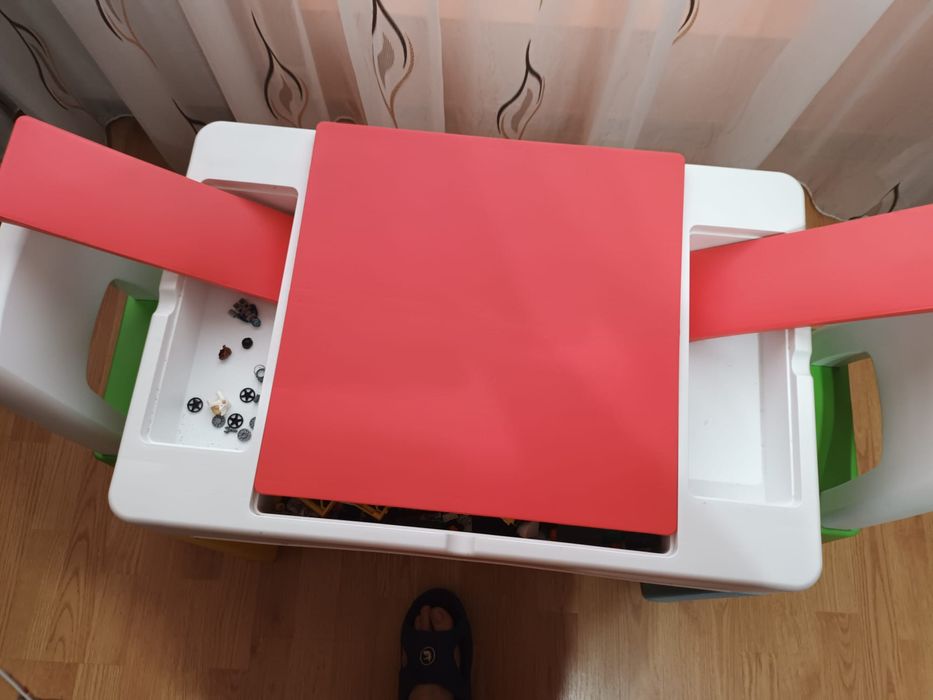 Măsuță lego cu 2 scaunele