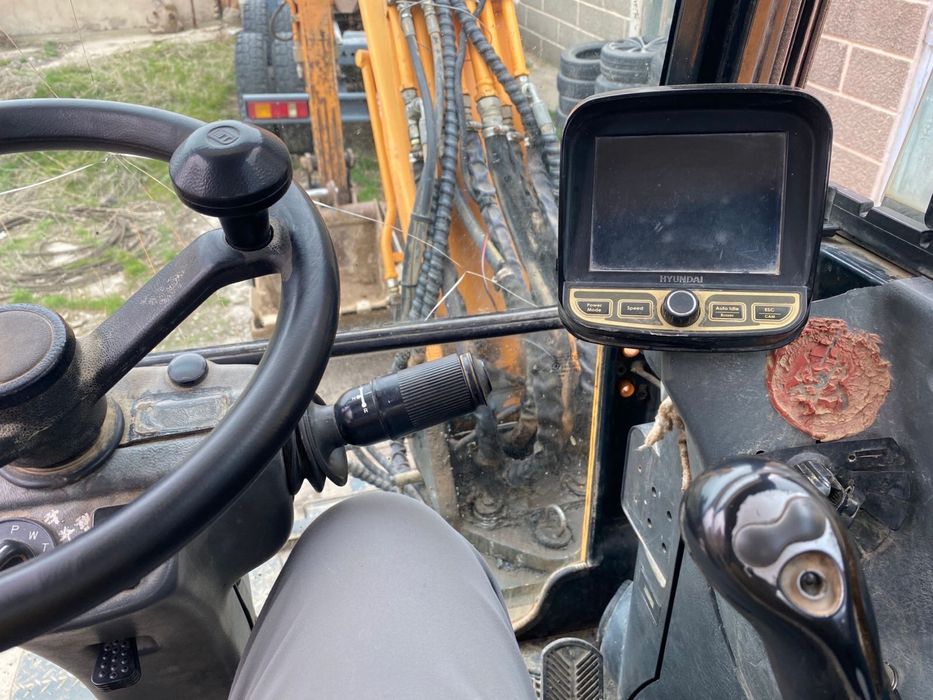 Продам экскавтор колесный Hyundai Robex 55w