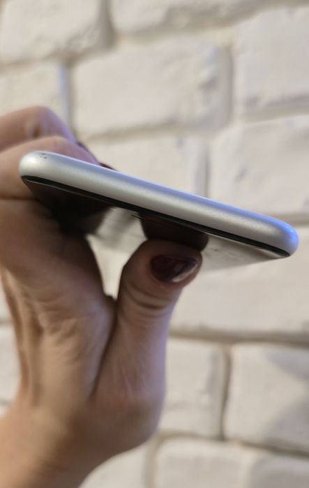 Iphone SE 2020 като нов