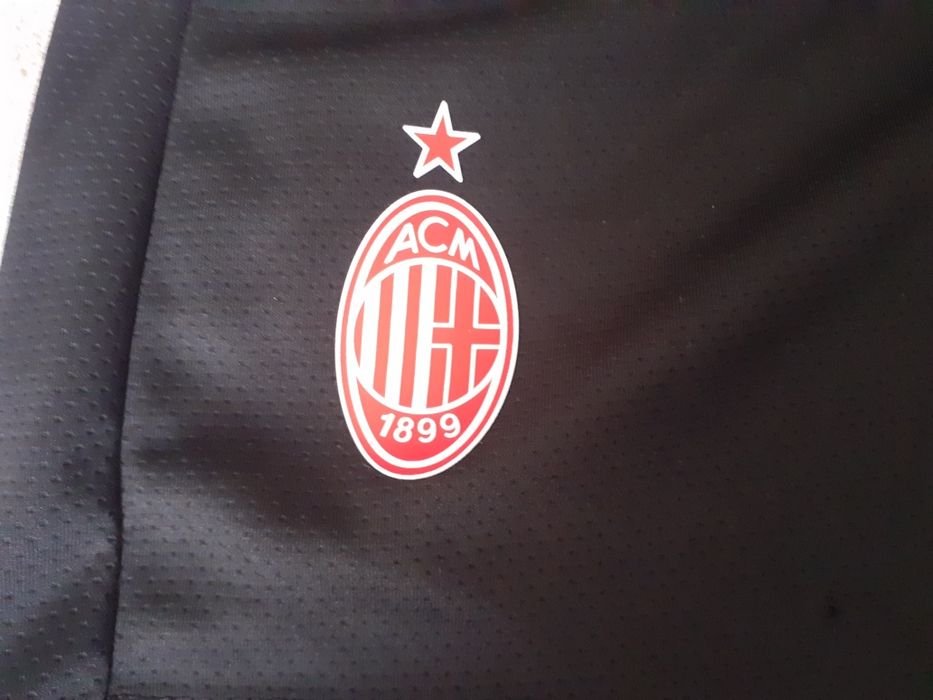 Футбольная форма Милан новый