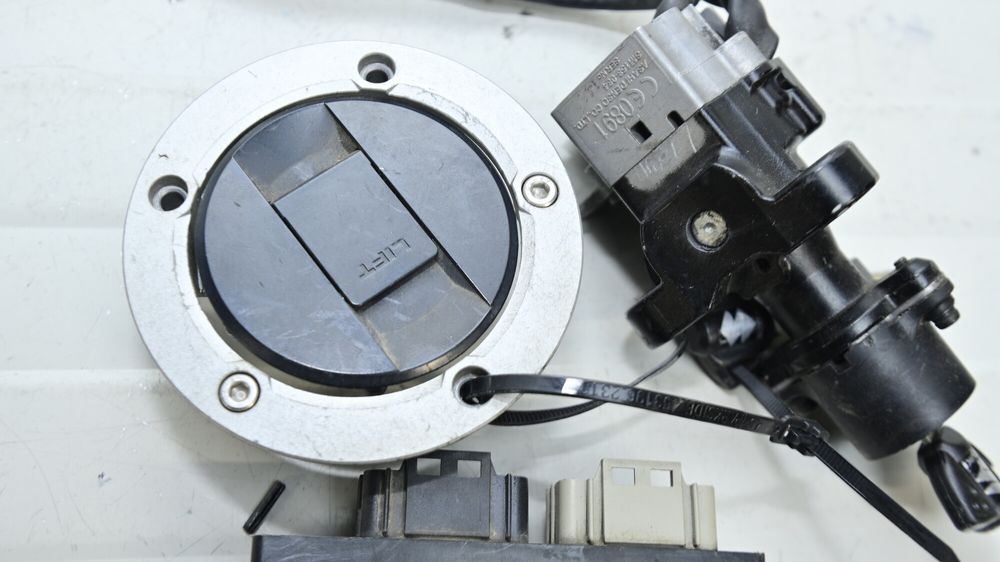 Suzuki GSXR 750 2011 - 2017 L1 - L7 Set Contact Chei Calculator ECU