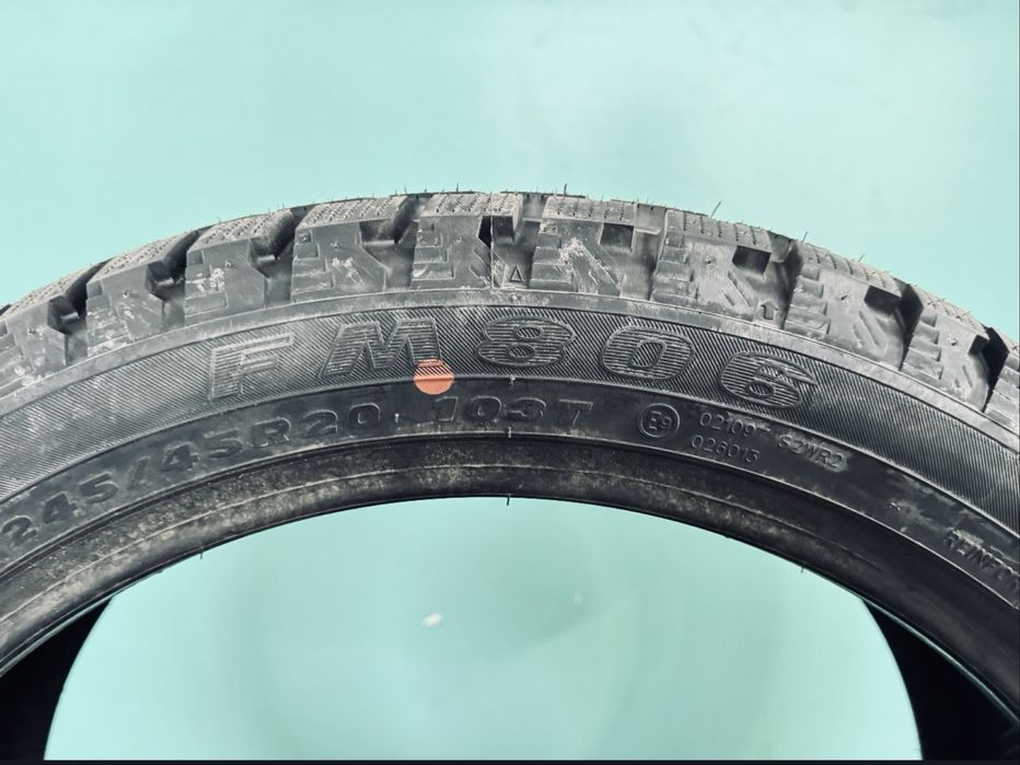 Зимние шины 245/45 R20 новые