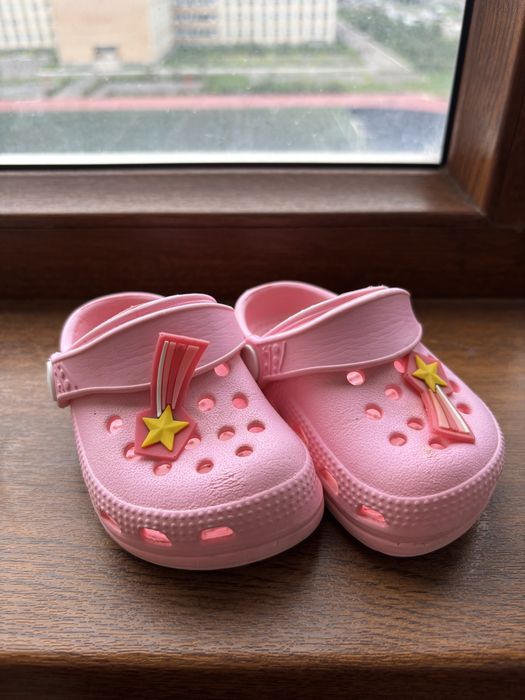 Продам кроксы для девочки