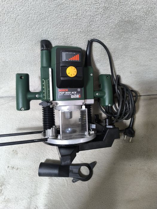 Freză Bosch POF 800-ACE putere 800w (VÂNDUT)