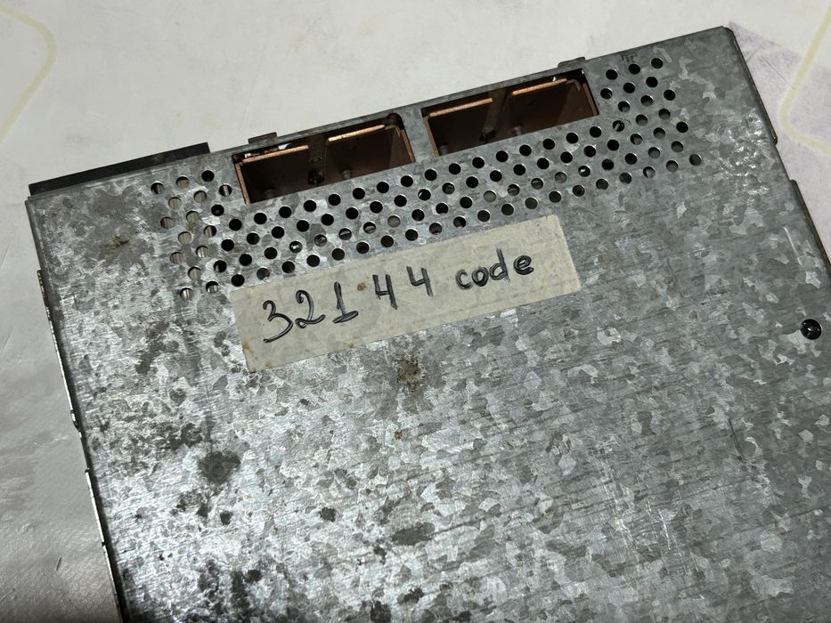 Магнитафон на мерседес