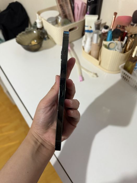 Продам 13 про макс.