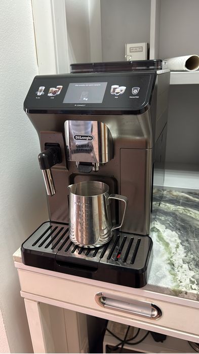 Кофемашина Delonghi Eletta explore