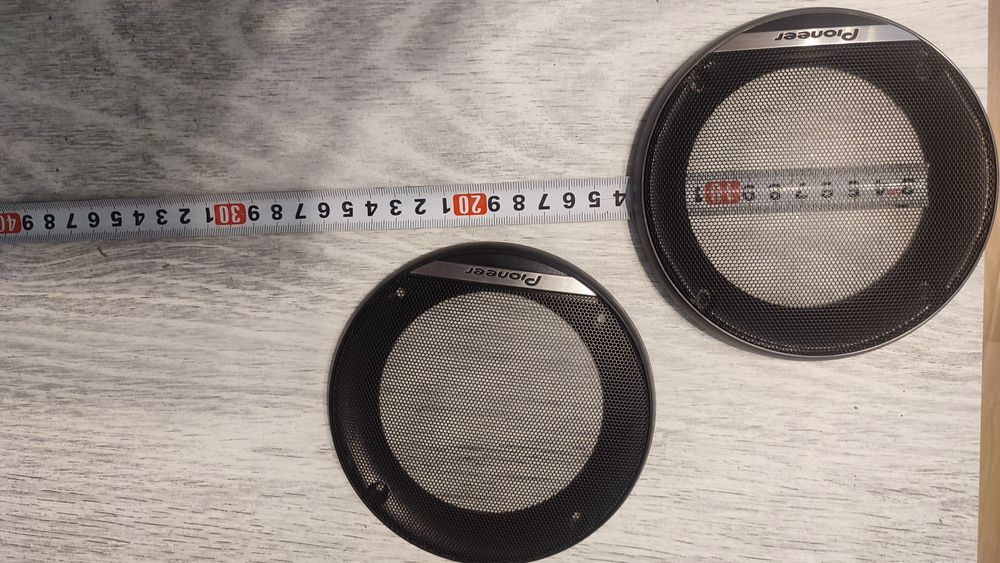 Сеточки на маленькие динамики.