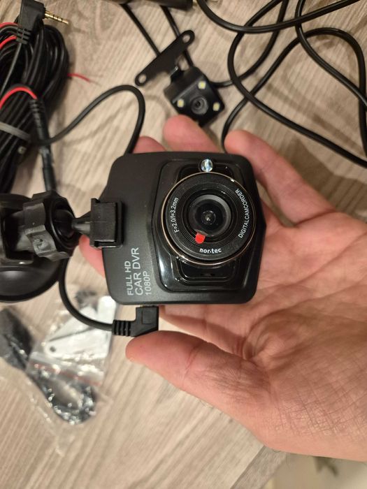 Видеорегистратор преден и  заден Full HD, 1080p с вендуза